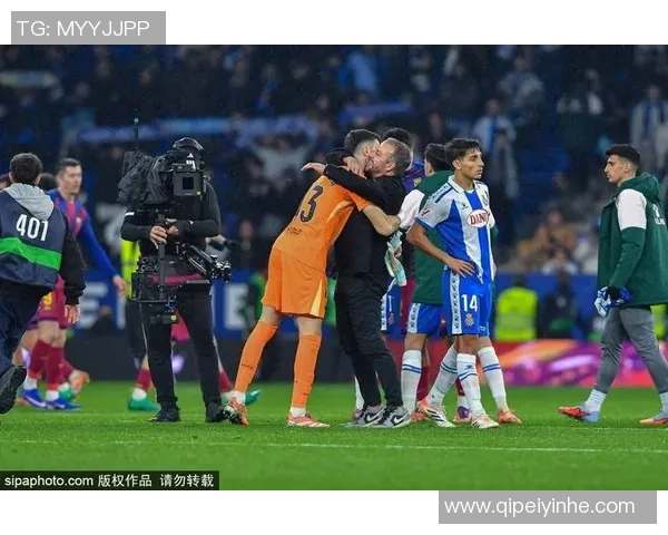 马丁内斯的传奇旅程：从默默无闻到世界瞩目的足球明星